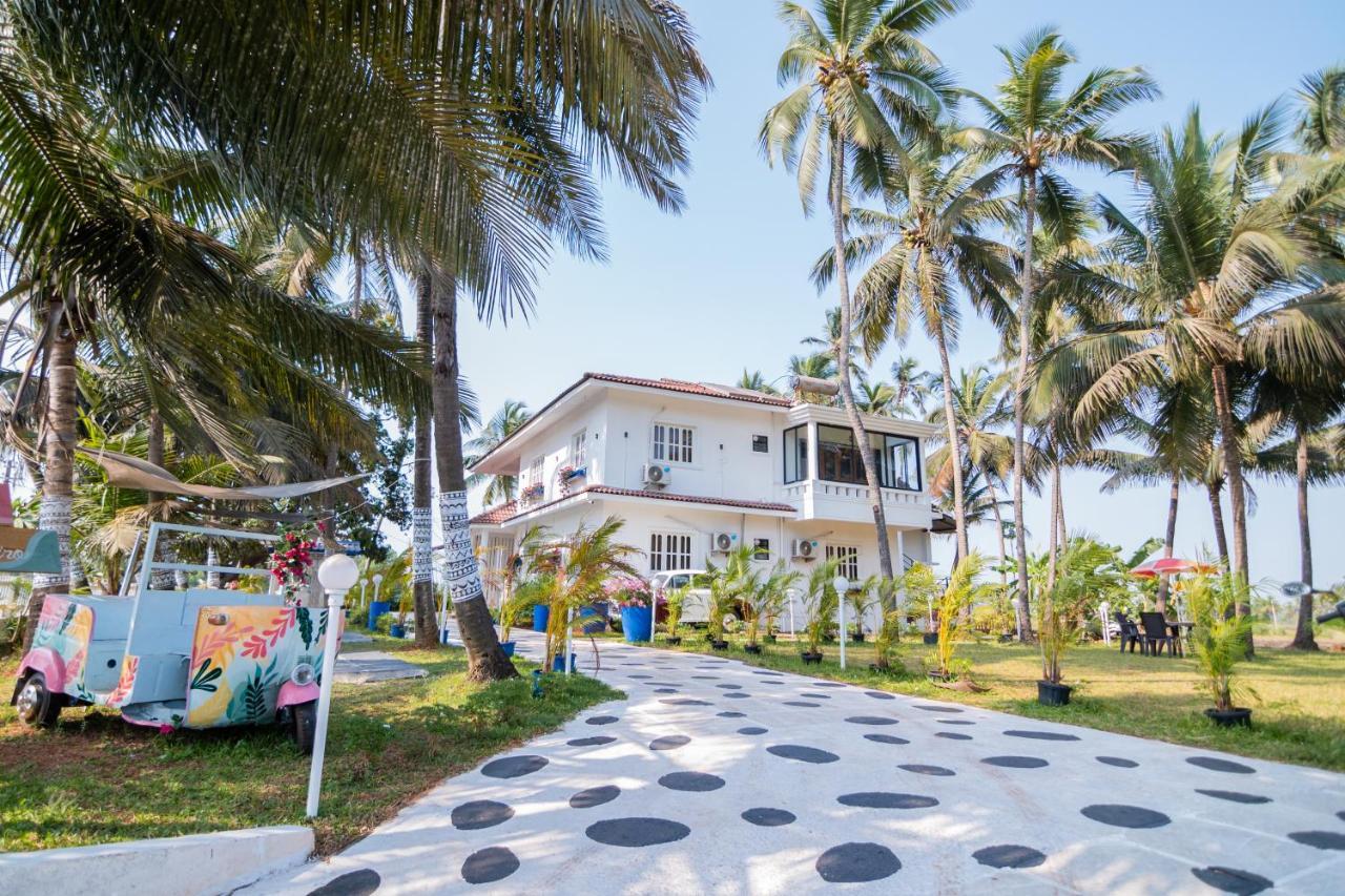 White House In Goa, Truly Amazing Experience Acomodação com café da manhã Saligao Exterior foto